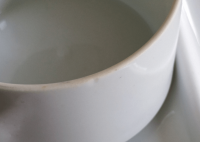 gros plan sur l'éclat du bord de la tasse