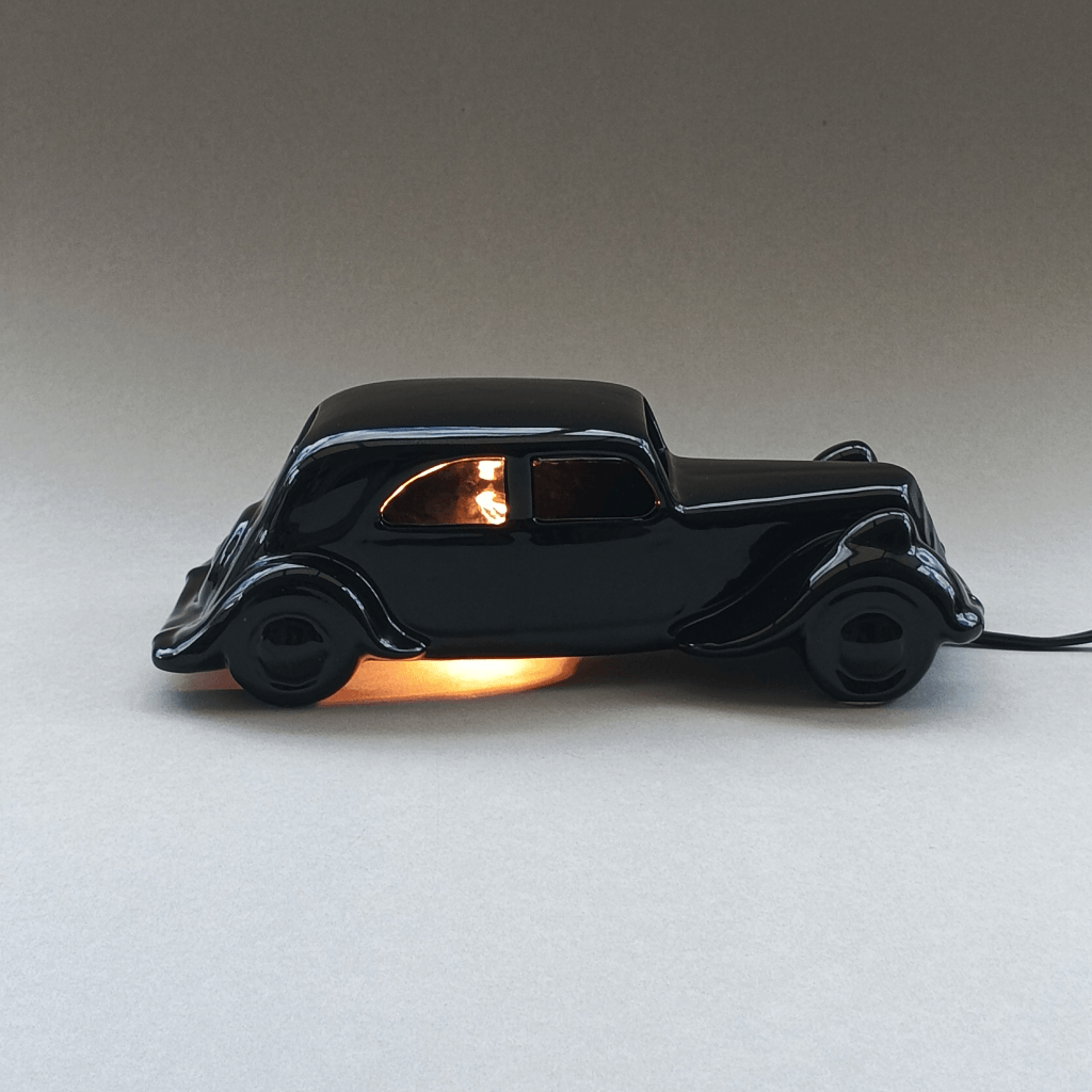 Lampe en céramique en forme de "Traction" design 1980 vue du coté droit