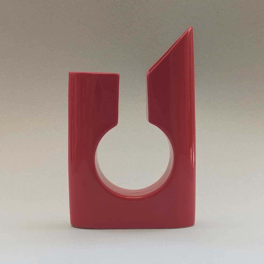 Vase géométrique en céramique rouge design italien des années 70/80