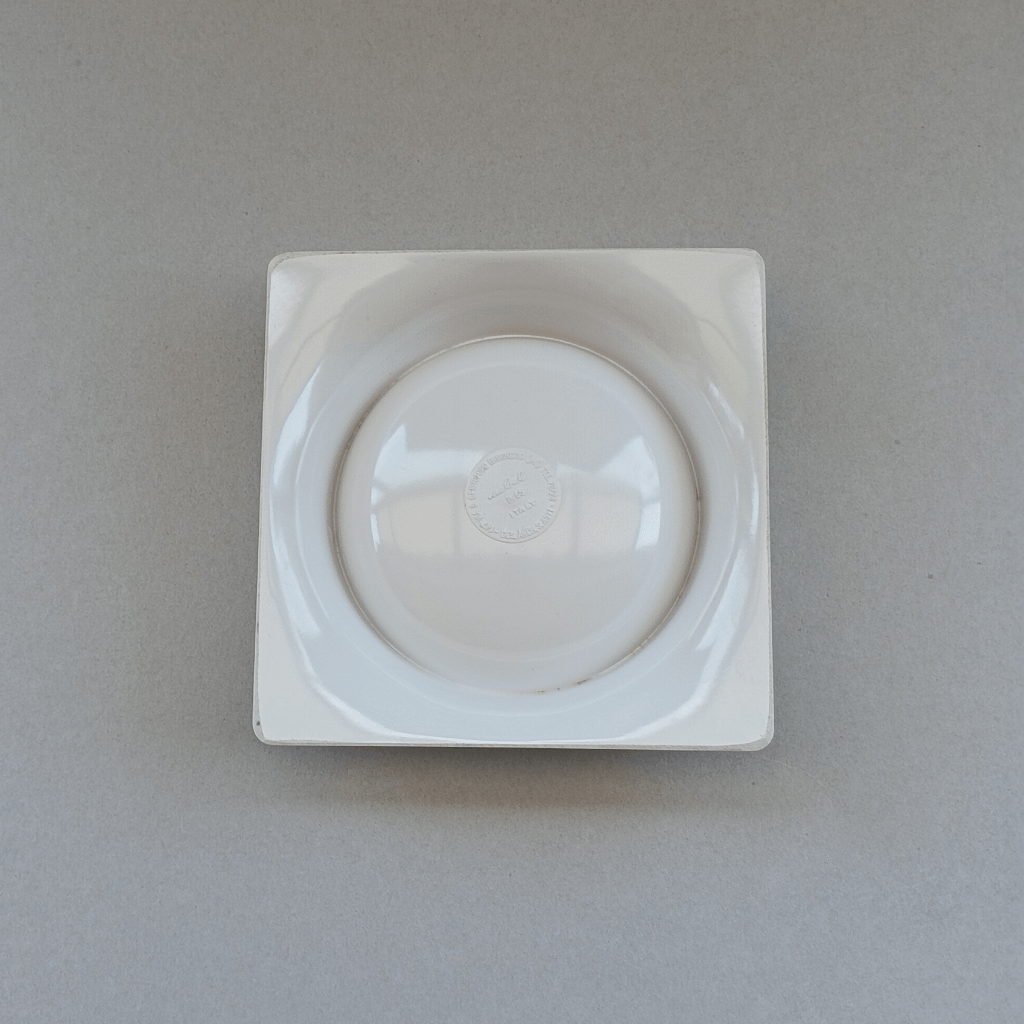 - Cendrier P 65 design de S. Asti pour Mebel 1967 vu de dessous