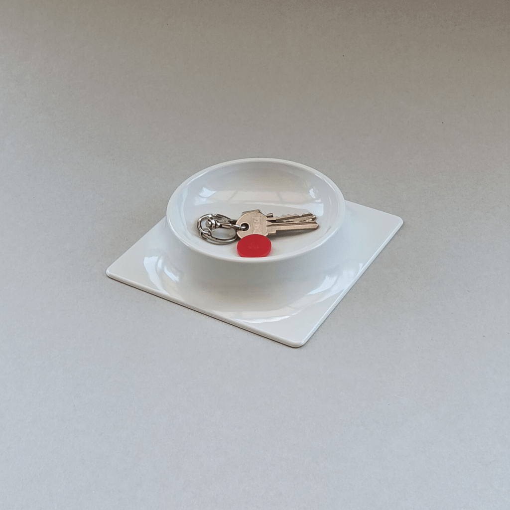 Cendrier P 65 design de S. Asti pour Mebel 1967 servant de vide poche avec clés et jeton