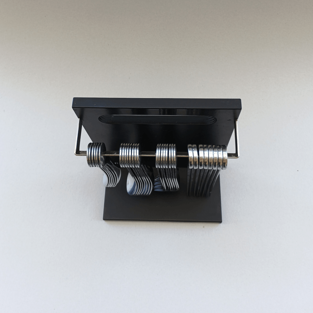 Couverts "Easy" sur leur support, design de Poul Pedersen pour Lundtofte dans les années 70 vus de dessus