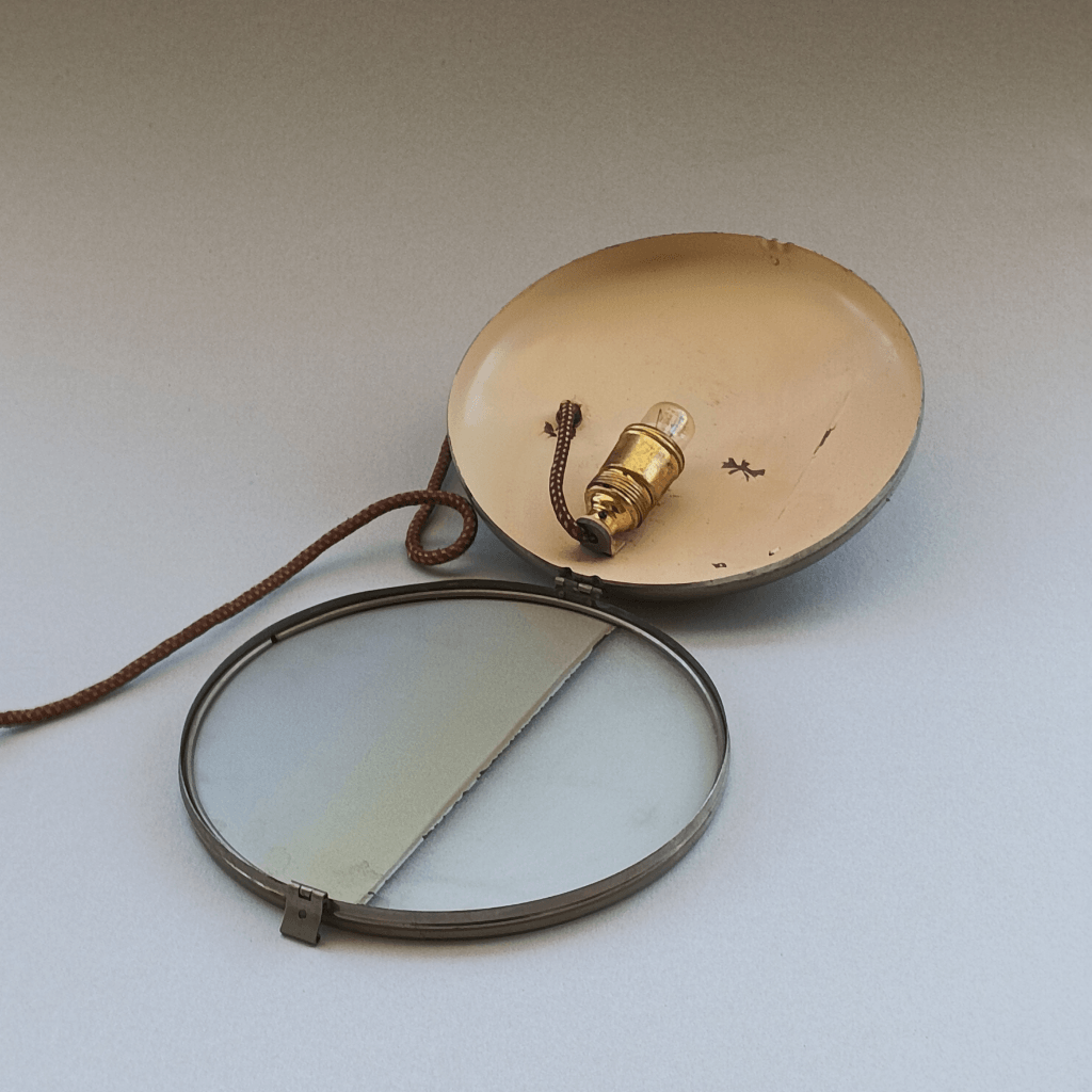 Miroir éclairant design de Marcel Breuer pour Zeiss Ikon en 1930 ouvert en deux parties