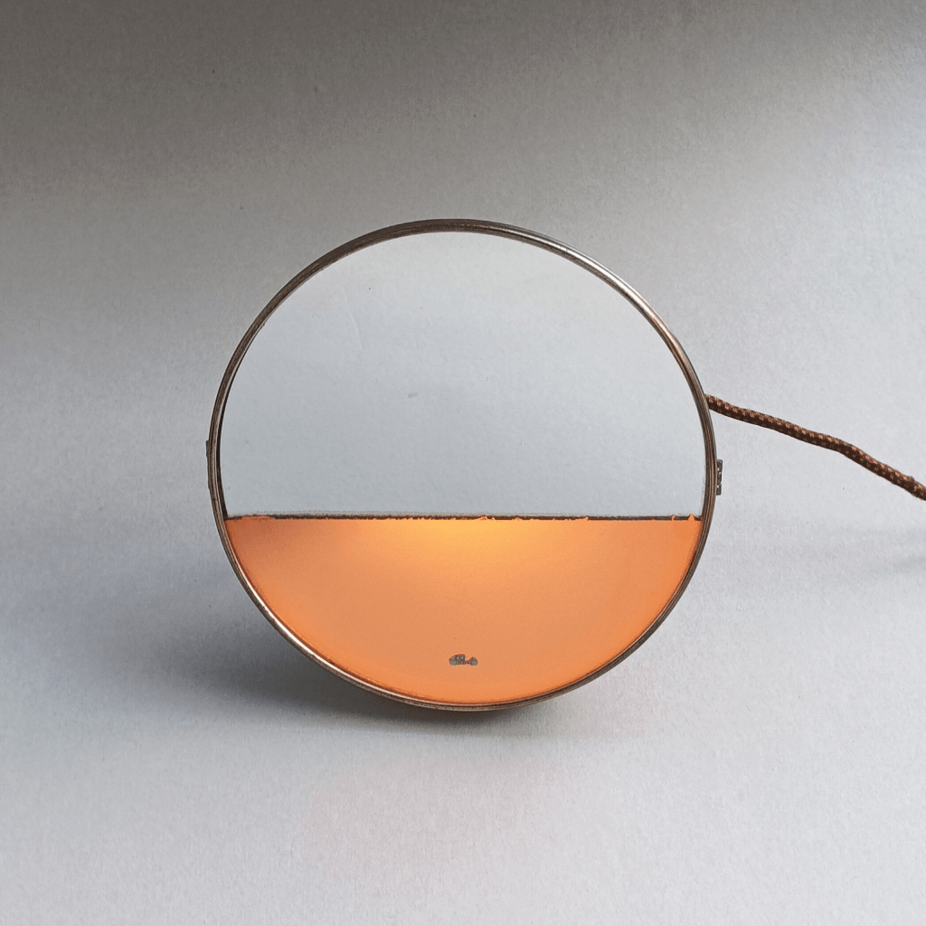 Miroir éclairant design de Marcel Breuer pour Zeiss Ikon en 1930 vu de face