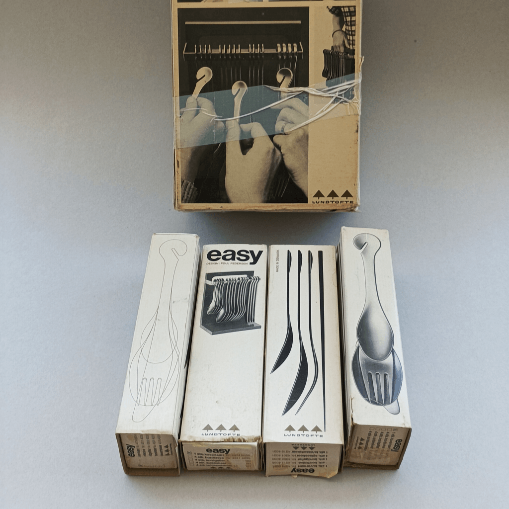 - Cartons d'origine des couverts "Easy" Lundtofte vus des 4 cotés