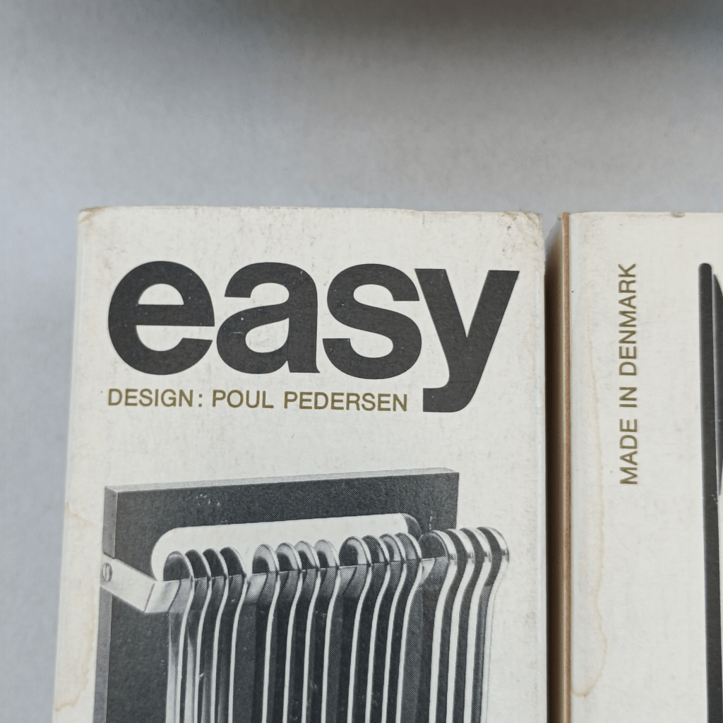 Gros plan sur la boite des couverts "Easy" design de Poul Pedersen pour Lundtofte